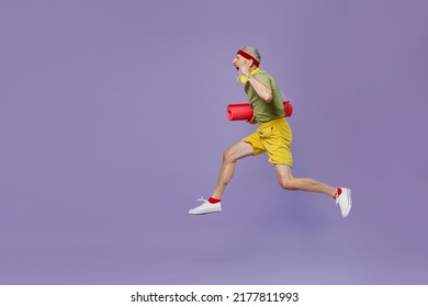 Full Size Body Length Sporty Elderly Gray-haired Bearded Man 60s Years Old In Headband Khaki T-shirt Run Go Move In Jump Hold Yoga Mat Isolated On Plain Pastel Light Purple Background Studio Portrait