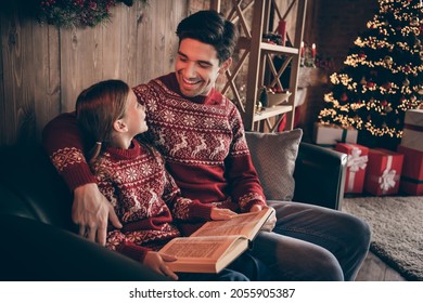 Full Size Of Father Daughter Family Holiday Weekend Read Book Hold Hands Sofa Christmas Indoors Inside House Home Apartment