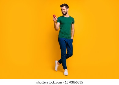 What pants to wear with green shirt