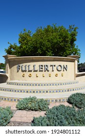 FULLERTON, CALIFORNIA - 21 MAY 2020: Fullerton College Sign At The Corner Of Chapman And Berkley Avenues.