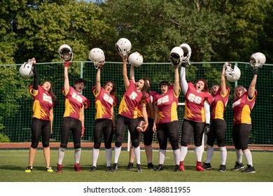 Full-length Photo Of Women Rugby Team Looking At Camera