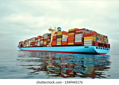 weight of cargo ship fully loaded