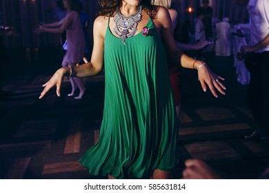 99 Dancing bride and groom night club Images, Stock Photos & Vectors ...