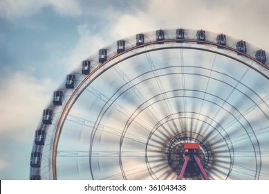 Fun On The Ferries Wheel - Imagine To Ride On A Ferries Wheel That Is Turning Faster And Faster ...