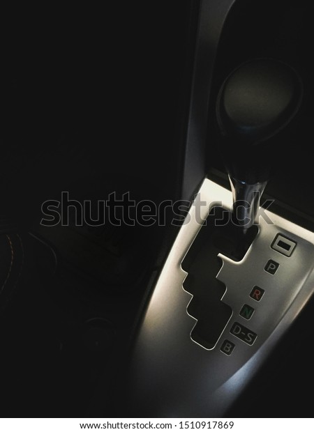 The function and icon of the automatic transmission\
in the car