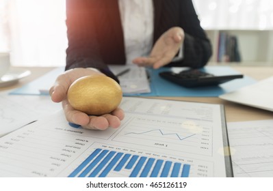 Funds Manager Offer Golden Egg To Investor And The Report Analyzes The Return On The Stock Market, Calculator On Desk. Concept Of Growth Investment Portfolio.