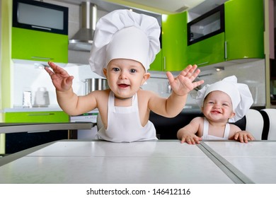 Bebe Cocinero Fotos Imagenes Y Otros Productos Fotograficos De Stock Shutterstock