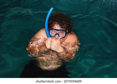 Funny fat guy in the pool.