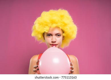 Funny Girl Bright Yellow Clown Wig Stock Photo 775113163 | Shutterstock