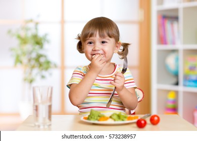 107,537 Kids eating food funny Images, Stock Photos & Vectors ...