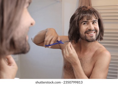 Funny man cutting his own hair