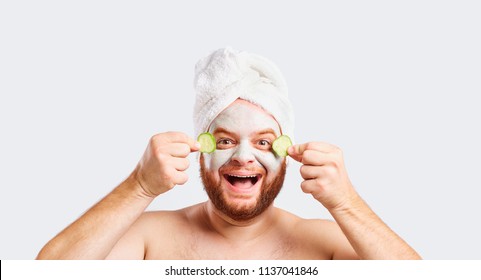A funny man in a face mask in a beauty salon