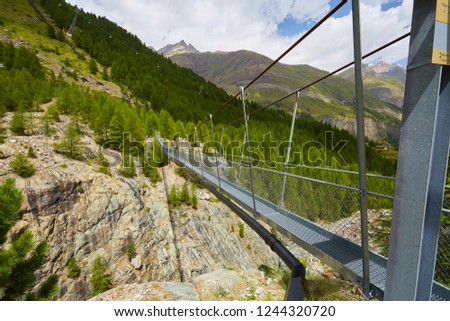 Hängebrücke, Hängebrückenweg Furi, Zermatt-Furi, the suspension footbridge, 100 m long, leads 90 m above the ground to barbecue areas, a playground and the Dossen glacier garden, Switzerland, Europe