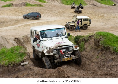 Muddy Jeep Images Stock Photos Vectors Shutterstock