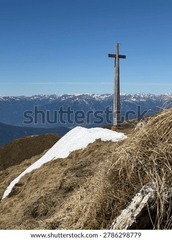 Further view into the valley