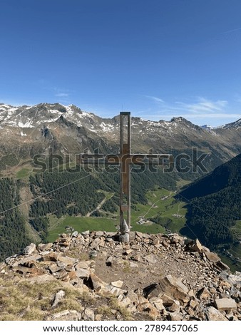 Further view into the valley