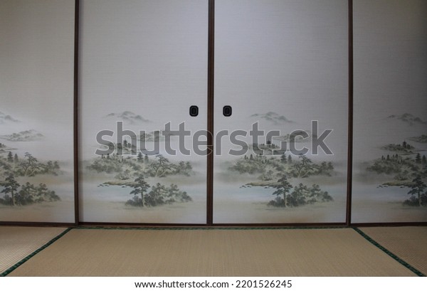 Fusuma\
sliding door dividers and Tatami mats in\
Washitsu