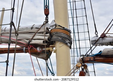 542 Gaff rig Images, Stock Photos & Vectors | Shutterstock