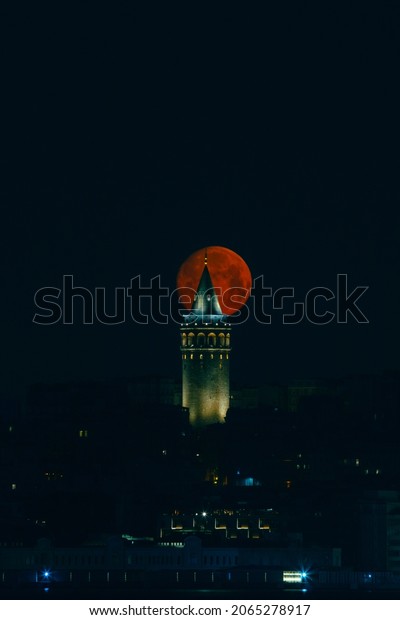Galata Tower at moonset in Istanbul.\
Istanbul story background photo. Travel to Turkey. Ramadan, kandil,\
iftar, laylat al-qadr, background\
photo.