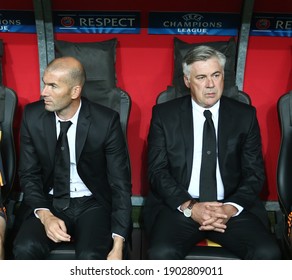 Galatasaray Lost 6-1 To Real Madrid In The Champions League On 17 October 2013 At The Istanbul Türk Telekom Arena Stadium. (L) Zinedine Zidane, Carlo Ancelotti. 