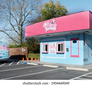 Gallatin, Tennessee: Pelican's Snoballs Shaved Ice Stand. (November 8, 2020)