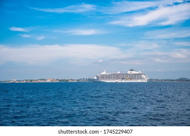 Galle, Sri Lanka – May 15, 2018: Cruseship I'm Galle Fort With Beautiful Ocean View