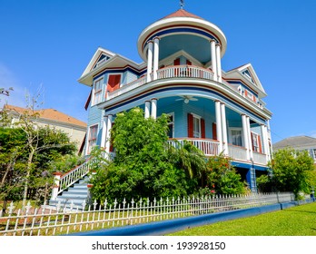 GALVESTON, TEXAS USA - MAY 6, 2014: The Silk Stocking Residential Historic District In Galveston Contains Beautifully Restored Vintage Homes Of The Queen Anne Architecture Style.