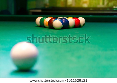 A game of 8ball Pool, before break. 