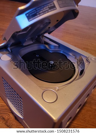 A Gamecube console with its disc drive opened