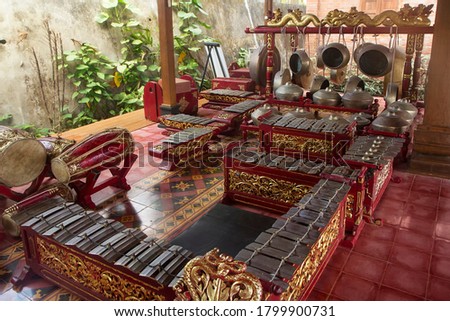 gamelan is traditional javanese and balinese music instuments
