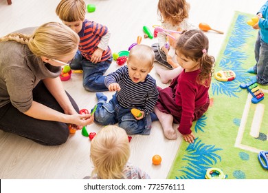 Petite Enfance Images Photos Et Images Vectorielles De Stock Shutterstock