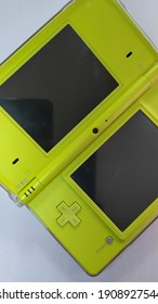 Gaming Handheld Console Green Lime Nintendo DS Lite