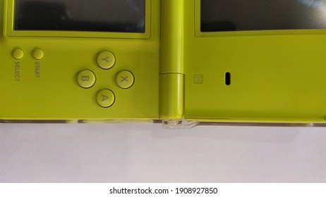 Gaming Handheld Console Green Lime Nintendo DS Lite