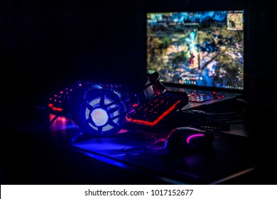 Gaming Pc, Headset, Mause And Keyboard