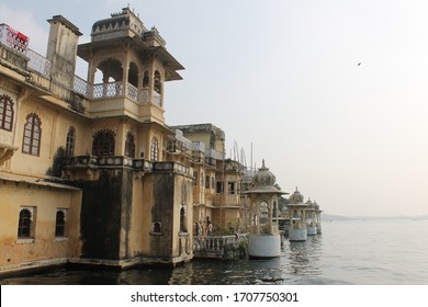 Gangaur Ghat оn The Lake Pichola. (Udaipur)