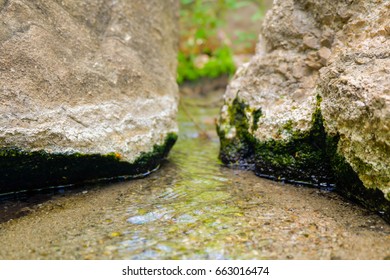 The gap between two rocks with hot spring water through.