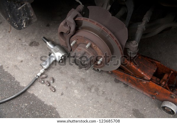 Garages and car\
repairing/Garages and car\
fixing