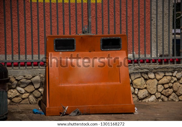 Garbage container for separating garbage and\
its further processing