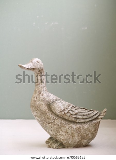 garden figure\
duck