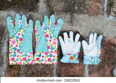 Garden Gloves With Flowers - Big And Small