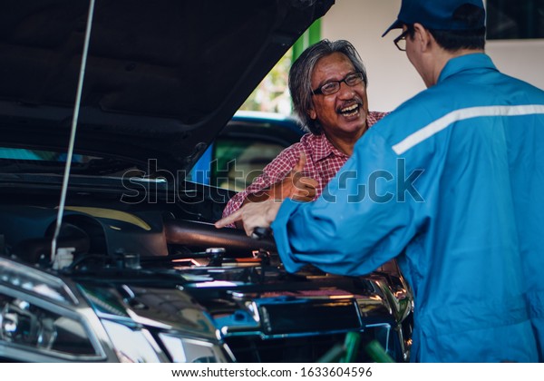 gargae customer and car mechanic together\
investigate maintenance and repair programe at garage and car\
maintenance station