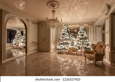 Garland Light Bulbs. Christmas Evening. Classic Luxurious Apartments With Decorated Christmas Tree. Living Hall Large Mirror, Chair, High Windows, Columns And Stucco.