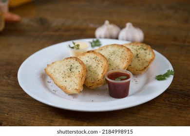 Garlic Bread 4 Pcs With Dip Sauce  