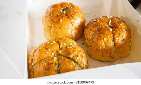 Garlic Bread In A White Box