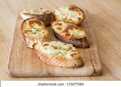 Garlic And Cheese Bread Slices