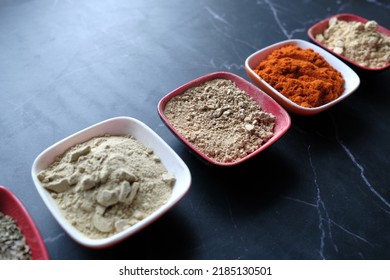 Garlic , Chili And Ginger Powder In A Bowl 