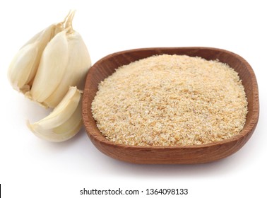 Garlic Powder In A Bowl With Whole Over White Background
