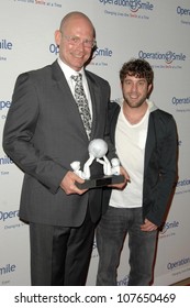 Gary Carter And Elliott Yamin  At Operation Smile's 7th Annual Smile Gala. Beverly Hilton, Beverly Hills, CA. 09-18-08