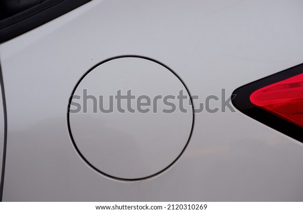 The gas cap on the car is\
round