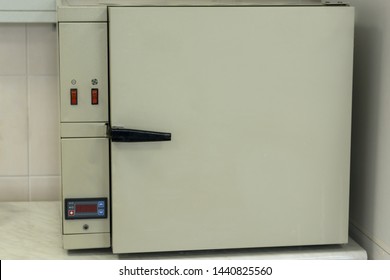 Gas chromatograph, a device for analyzing complex gas substances by differentiating them into mono components